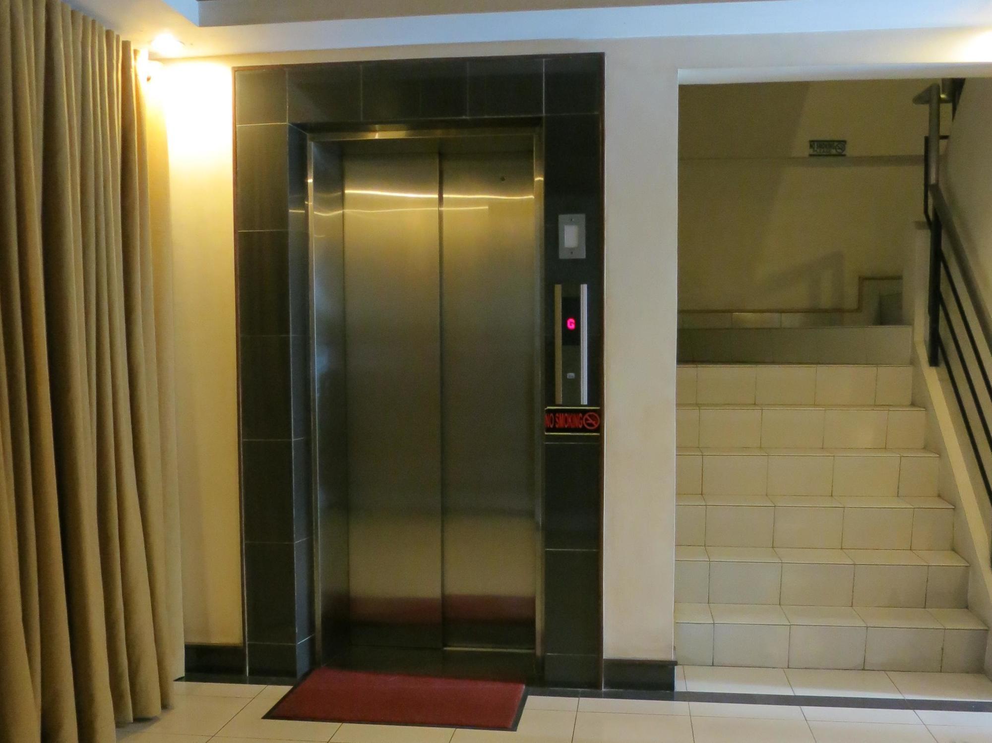 แอลเลย์ 8 Hotel Makati City ภายนอก รูปภาพ