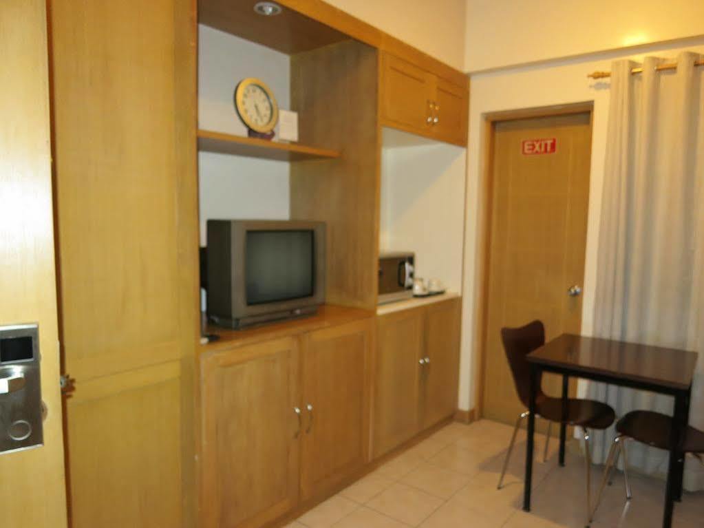 แอลเลย์ 8 Hotel Makati City ภายนอก รูปภาพ