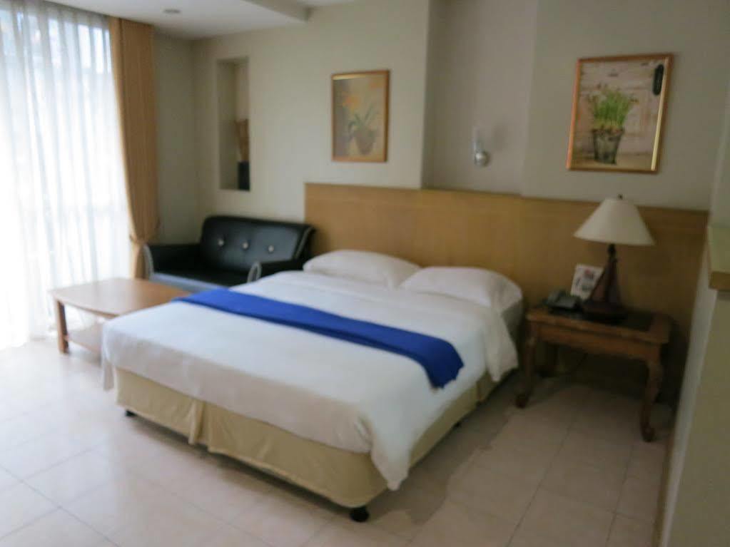 แอลเลย์ 8 Hotel Makati City ภายนอก รูปภาพ